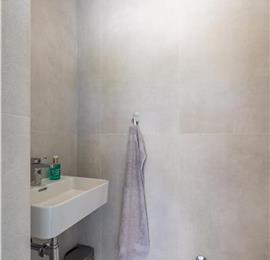 4 bedroom villa with heated pool and sea view in Vinišće, sleeps 8